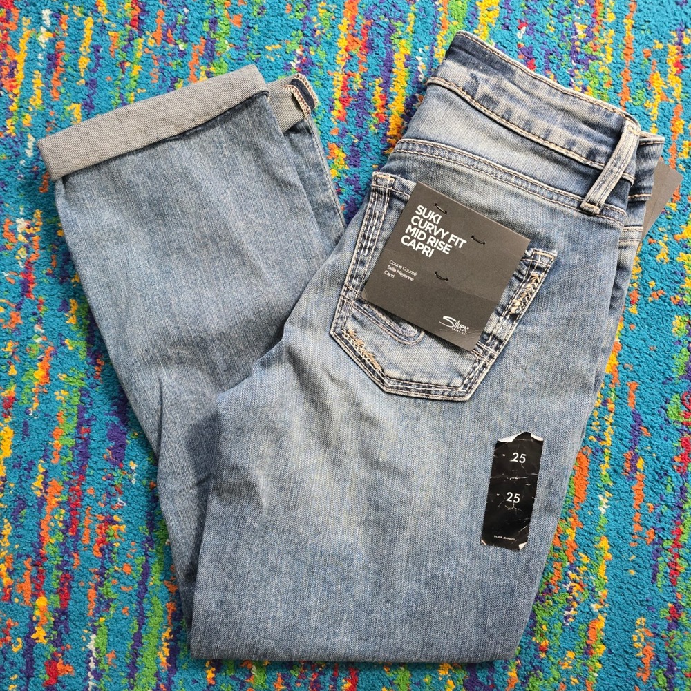 NWT Silver Jeans Suki Capri Indigo Curvy Fit Mid Rise Women size 25‎